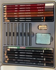 Derwent: Sketching Collection – 24 Mixed Media Drawing Materials METAL TIN