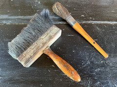 2 Vintage Antique Paint Brushes Wood Handle Horse Hair Art Round Rectangle