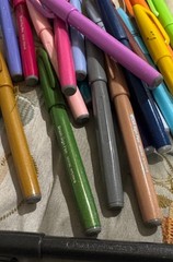 Lot of 130 glitter, gel, matte brush pens and markers. Pentel, Uniball, Ohuhu