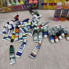 Lot of Acrylic Craft Paints Folk Art,Apple Barrel,CraftSmart,Mondo Llama,DecoArt