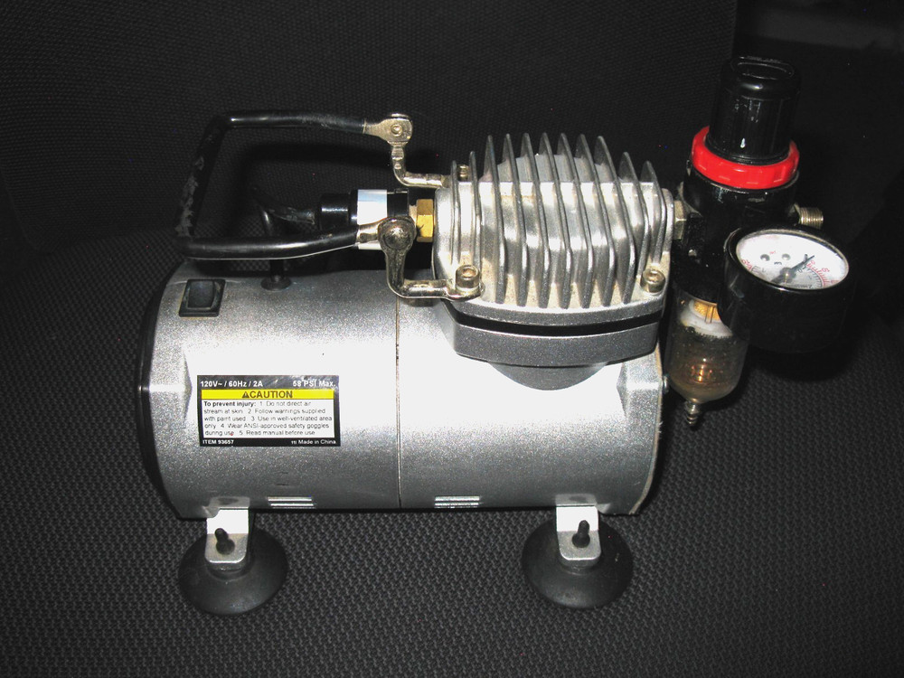 PointZero 1/5 HP Airbrush Compressor w/ Regulator, Gauge & Water Trap – Used
