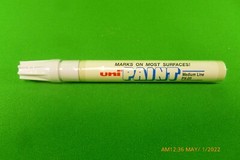 (1) UNI-PAINT MARKER PX-20 Med Line 63613 WHITE Oil Base Permanent Paint