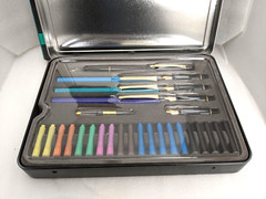 VE. Mont Marte Calligraphy Pen Set 32pc, 4 pens 20 Cart, 5 Nib & Ex Book + Box