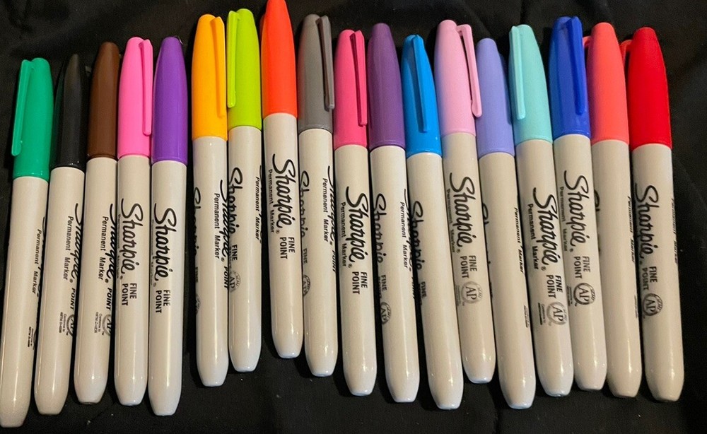 bundle of 18 sharpies lot – read description