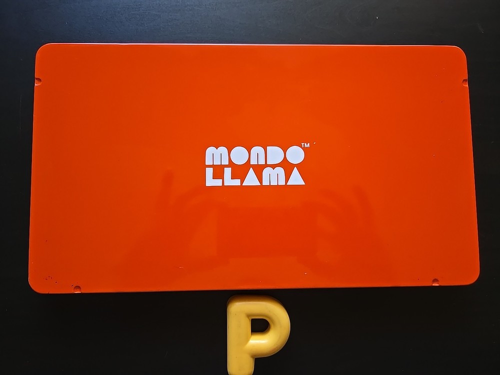 Mondo Llama – 72 Colored Pencils – Metal Box – READ DESCRIPTION