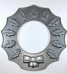 Wilton Holly Berry Wreath Craft Mold Pan Christmas Decor Plaster Resin Not Food