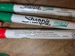 4 Sharpie Oil Base Paint Marker, Fine Bullet Point, Red and Green as Shown NOS