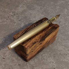 Fountain Pen/Pencil Display/Pen Holder For 1 Pen/Pencil. In Spalted Tamarind.