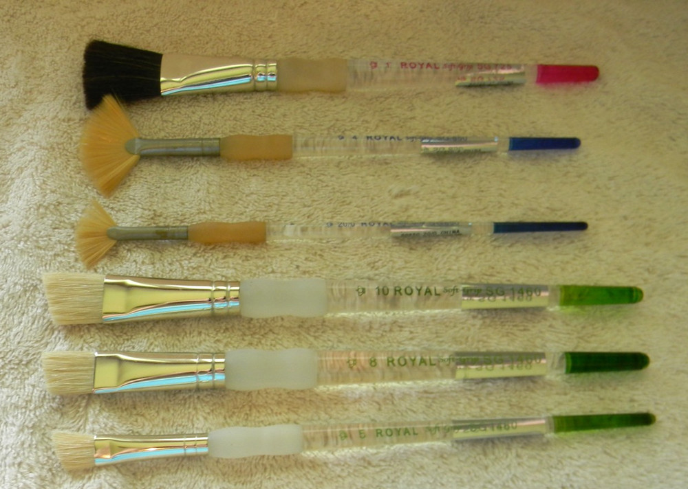 Lot OF 6 Royal Soft Grip Brushes ~ Never Used
