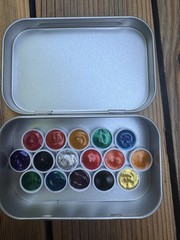 Holbein Artist Pearl Watercolor SAMPLES – 16 Colors (0.6ml Pans) in Tin