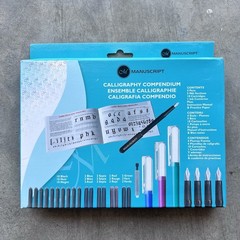 MANUNSCRIPT Calligraphy Compendium Set, Tin Box 4 Pens & 17 cartridges