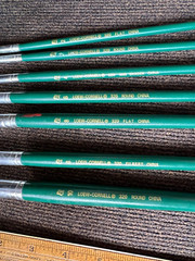 7 – Loew Cornell PAINT BRUSHES #320- 2,2,4,6.8,8,10 – OUT OF BUSINESS