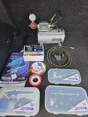 Master Airbrush Professional Airbrushing System Kit Compressor 3 Airbrushes
