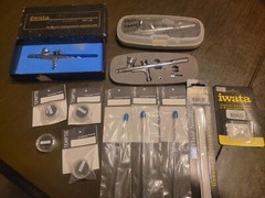 Airbrush Iwata HP-B & 2 Temptu Sp-35 Plus Extra Parts. (Please Read Description)