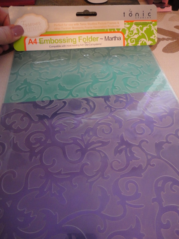 Tonic A4 embossing folder – MARTHA