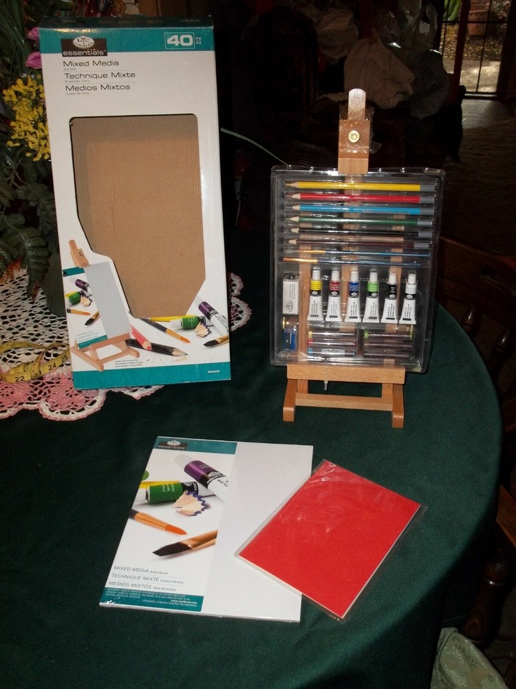 MIXED MEDIA ART SET WITH PAINTS , PASTELS, COLORED  PENCILS, ADJ EASEL, 40 PIECE