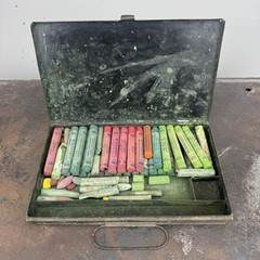 Vtg Talens REMBRANDT Artists Pastels w/ Metal Artist’s Box / Carrying Case