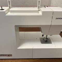 Beginner Sewing Machine – Janome 1522RD Red 22 Stitches Built in Threader