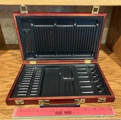 Art Supply Box, Portable Wooden Art Case with Locking Clasps and Handle Reeves