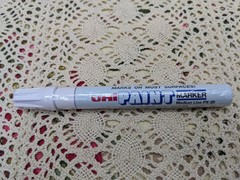 Uni-Paint PX-20 Oil-Based Paint Marker Medium Line White Box Of 11 Markers